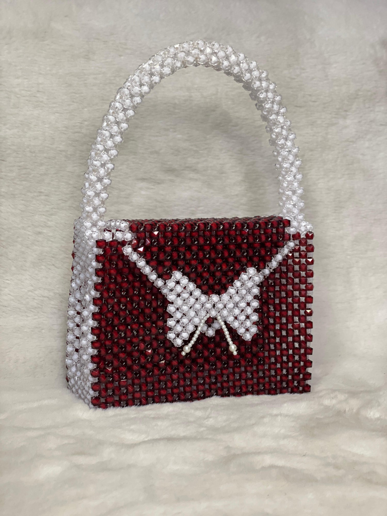 Elegant Red and White Beaded Bow Handbag – Handmade Pearl Bead Purse for Women – Statement Bag for Special Occasions & Gifts